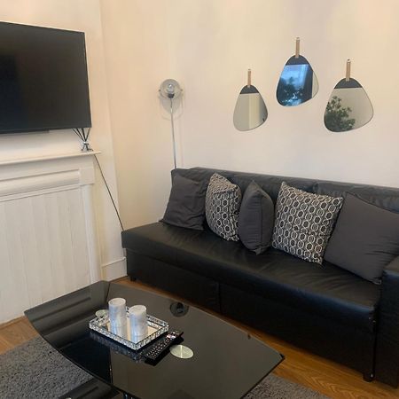L A Place Croydon, London Villa Norwood Exteriör bild