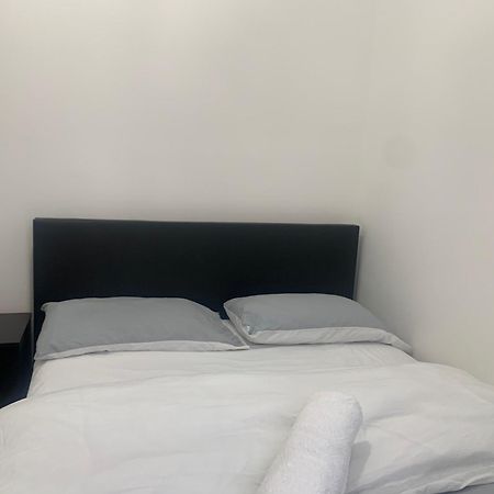 L A Place Croydon, London Villa Norwood Exteriör bild