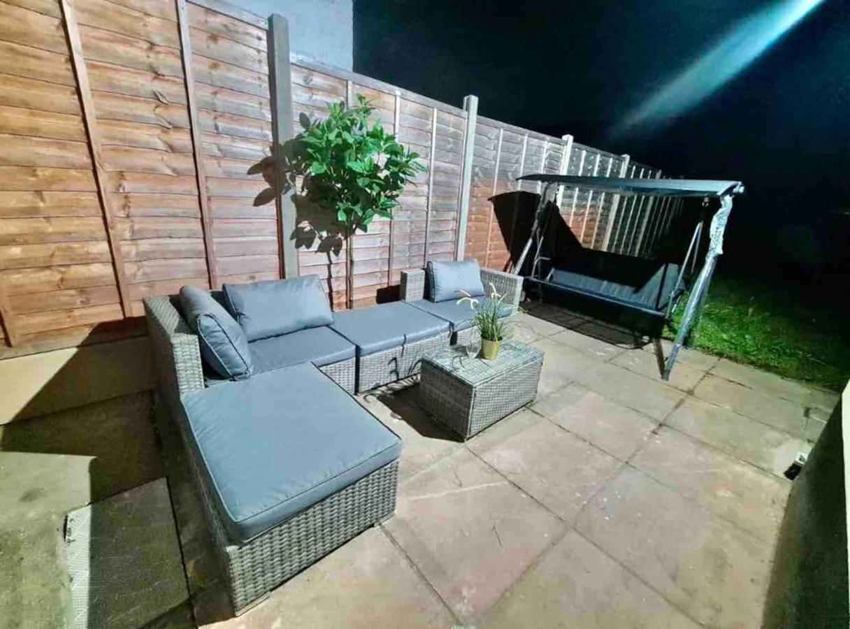 L A Place Croydon, London Villa Norwood Exteriör bild
