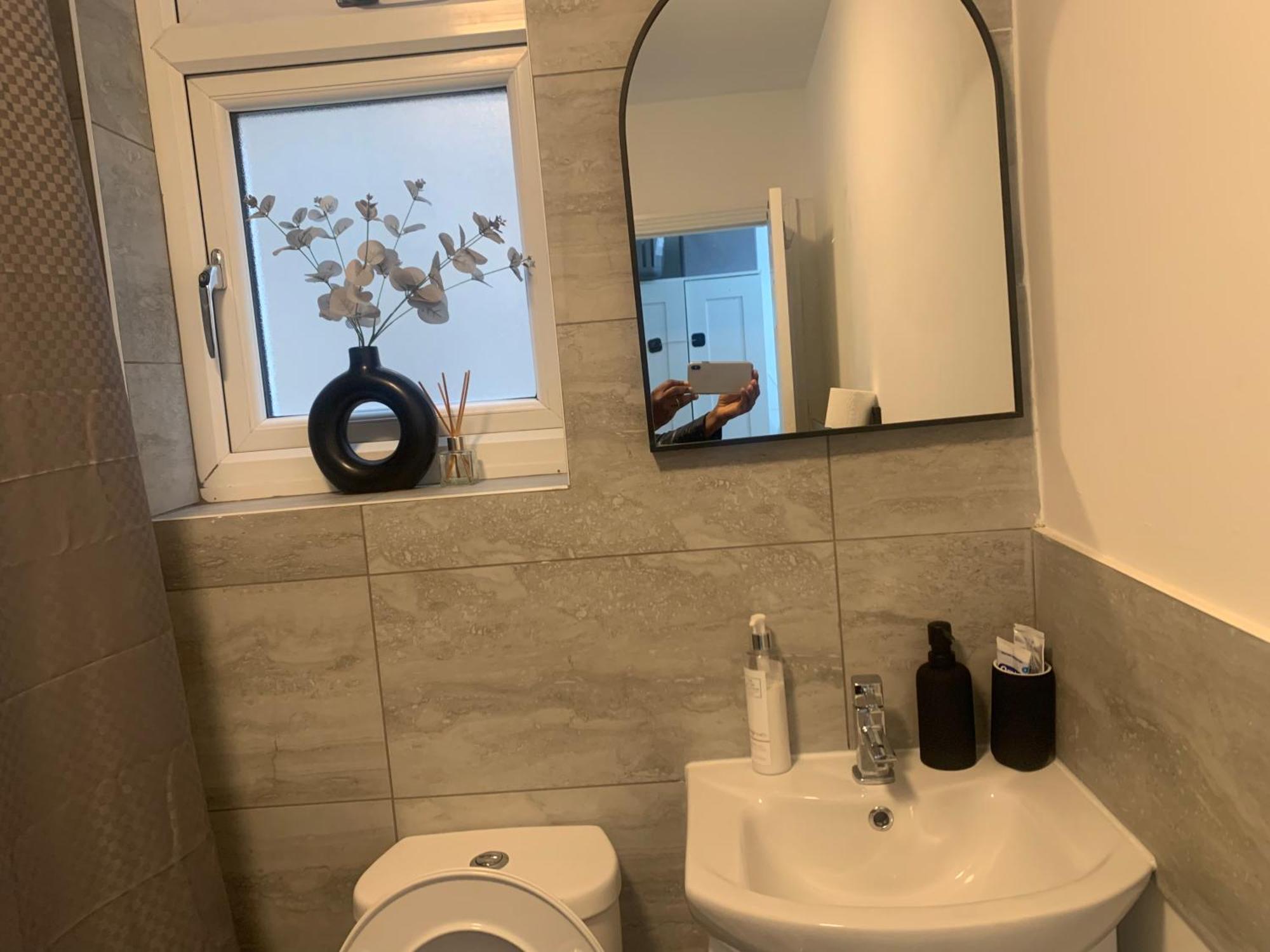 L A Place Croydon, London Villa Norwood Exteriör bild