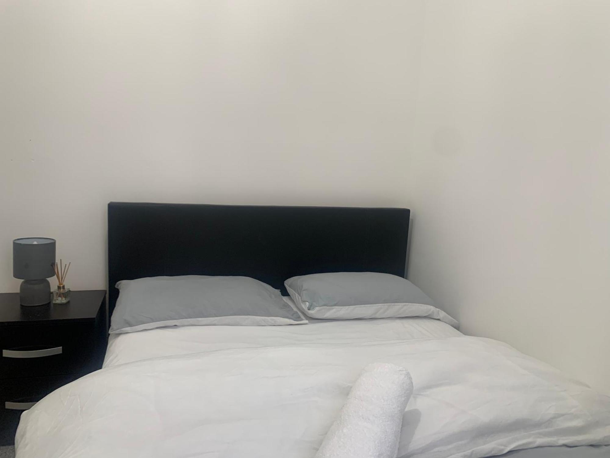 L A Place Croydon, London Villa Norwood Exteriör bild