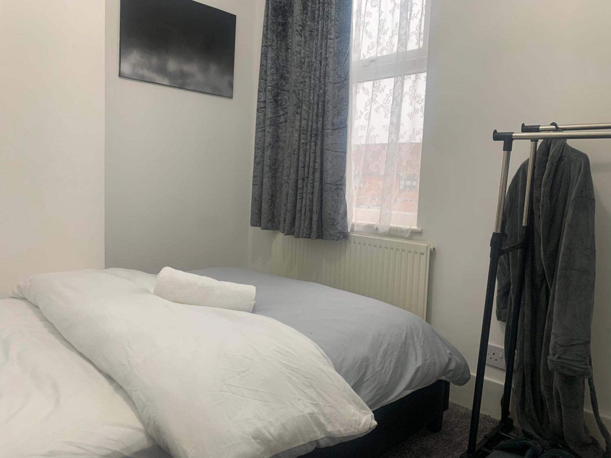 L A Place Croydon, London Villa Norwood Exteriör bild