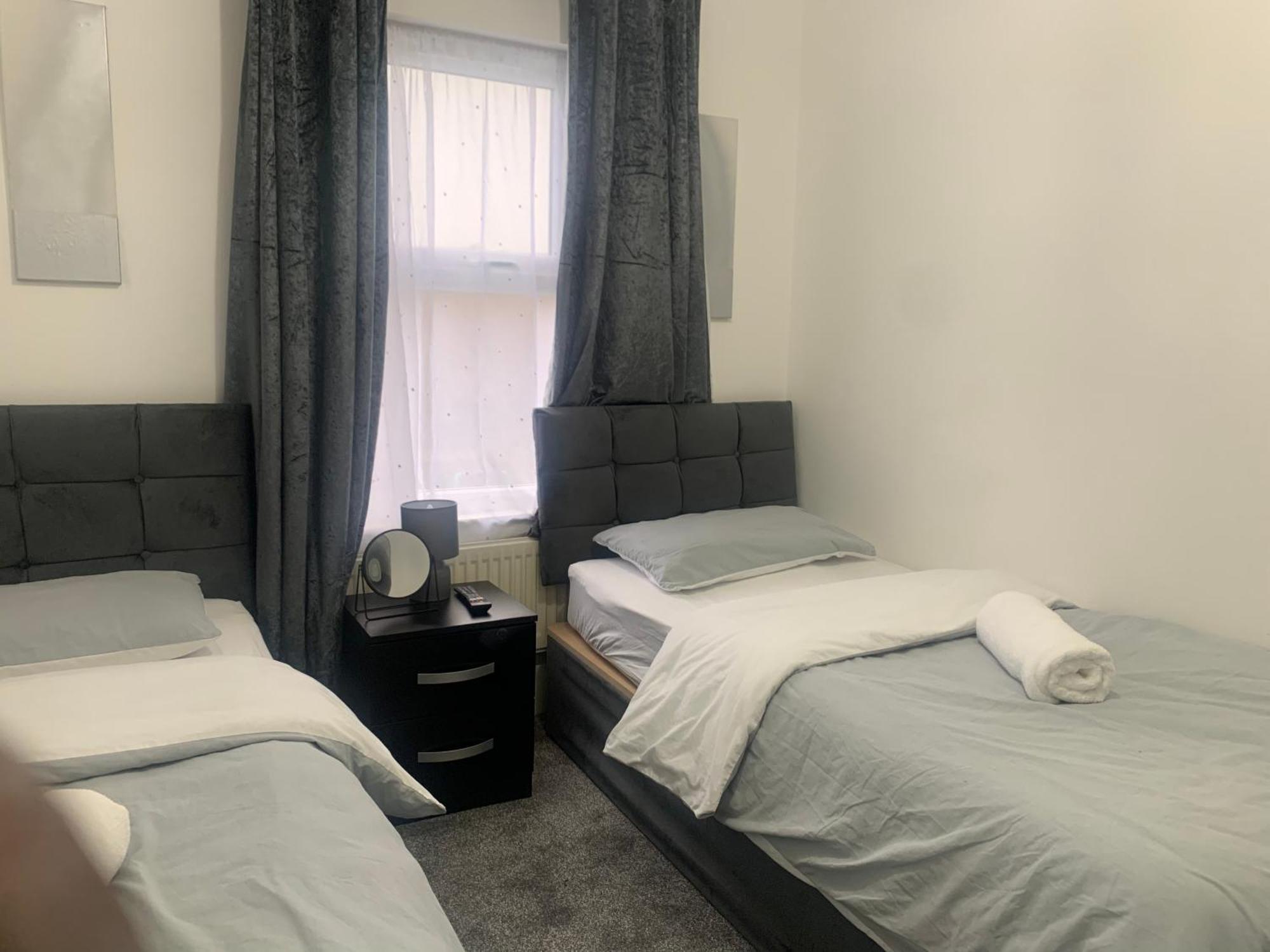 L A Place Croydon, London Villa Norwood Exteriör bild