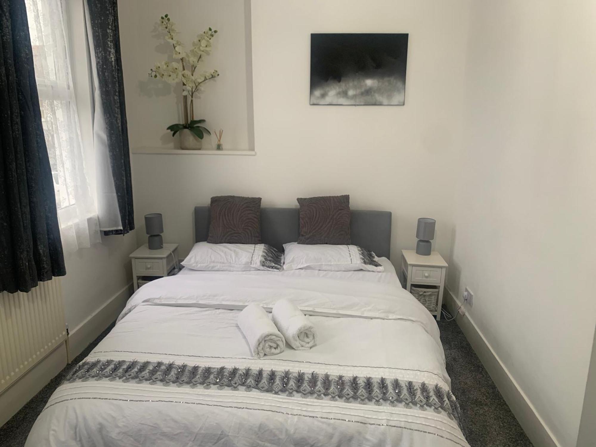 L A Place Croydon, London Villa Norwood Exteriör bild
