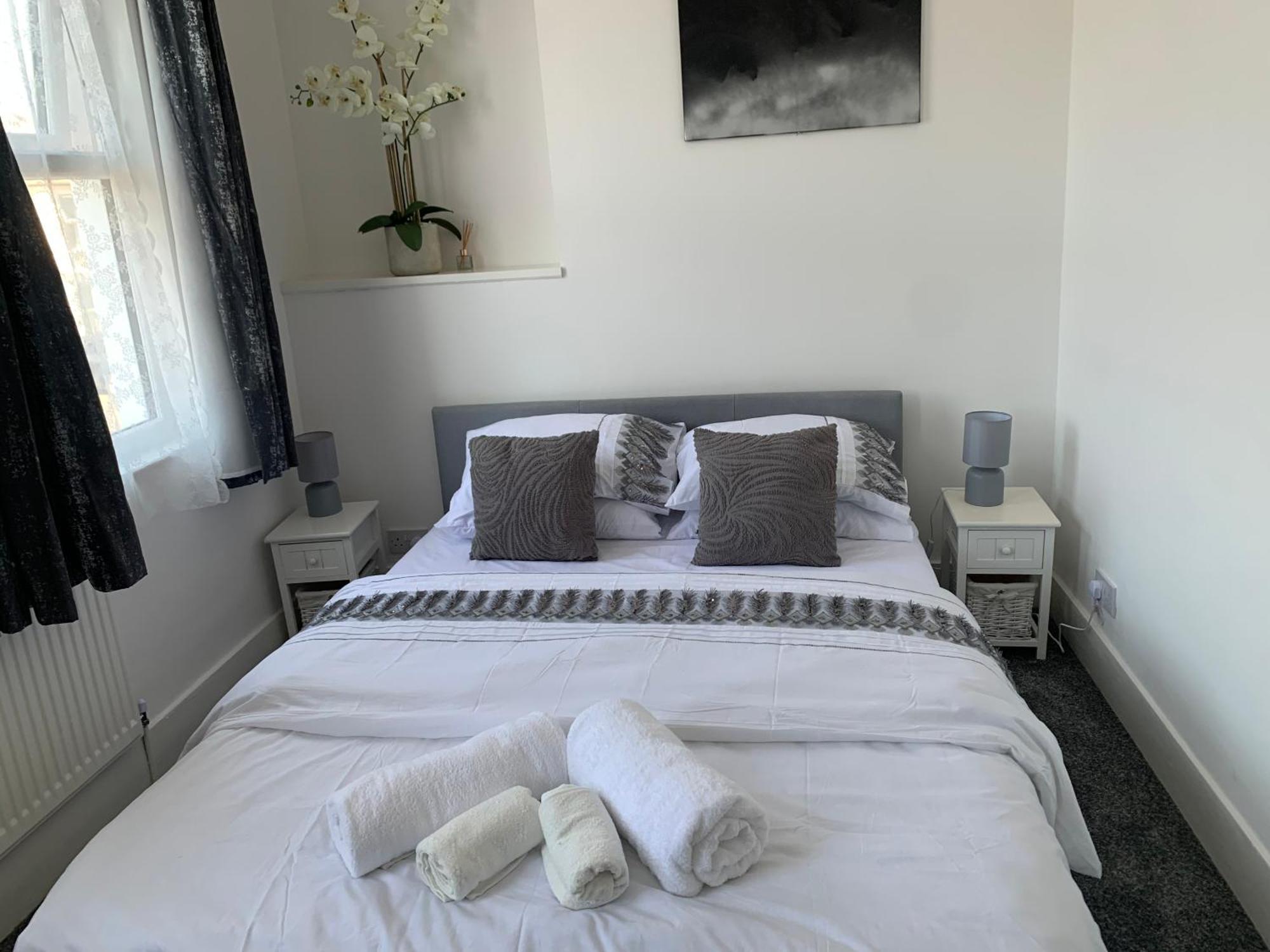 L A Place Croydon, London Villa Norwood Exteriör bild